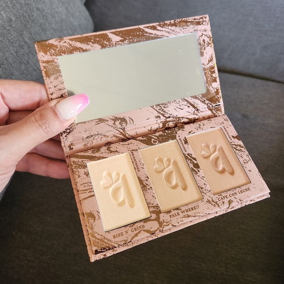 Alamar Cosmetics Brighten & Bronze Complexion Trio Palette Fair-Light Cheeks New - Picture 2 of 4